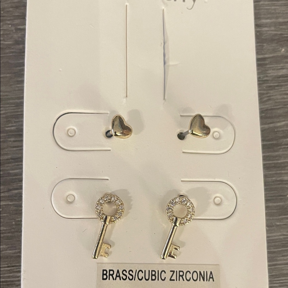 New Boutique Gold Small Delicate Hearts & CZ Keys Earring Set